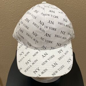 NWT, Unisex, black and white New York hat with rhinestone
